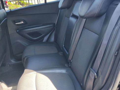 Used 2022 Chevrolet Trax LT w/ Midnight Edition image 21