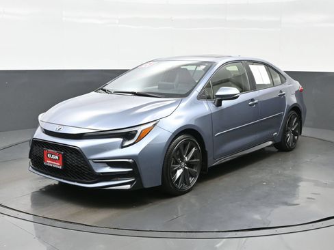 Used 2025 Toyota Corolla SE w/ SE Premium Package AWD/4WD image 2
