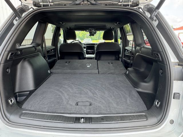New 2025 Jeep Grand Cherokee Laredo X w/ Luxury Tech Group I AWD/4WD image 33