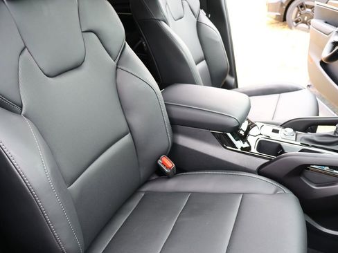 Used 2025 Kia Telluride S image 23