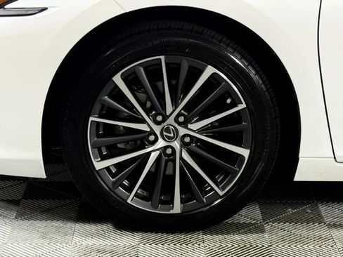 Used 2025 Lexus ES 350 w/ Premium Package FWD image 14