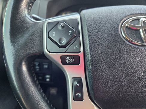 Used 2018 Toyota Tundra 4x4 CrewMax image 16