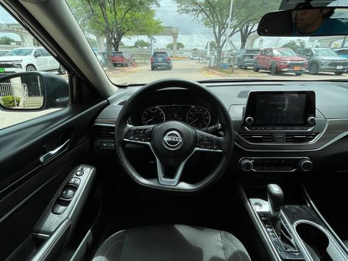 Used 2024 Nissan Altima 2.5 SV image 12