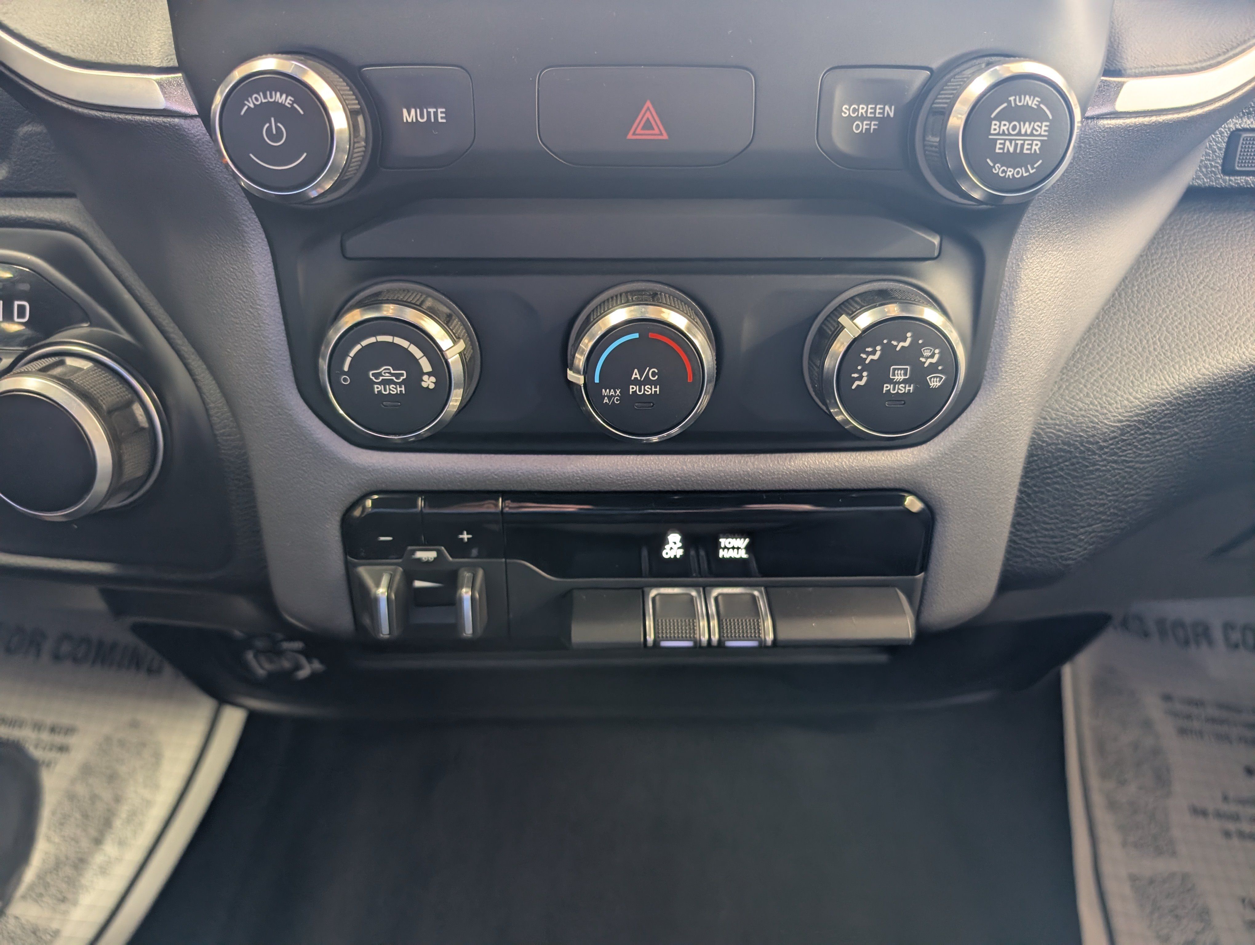 Used 2024 RAM 2500 Big Horn AWD/4WD image 19