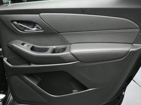 Used 2022 Chevrolet Traverse LT image 31