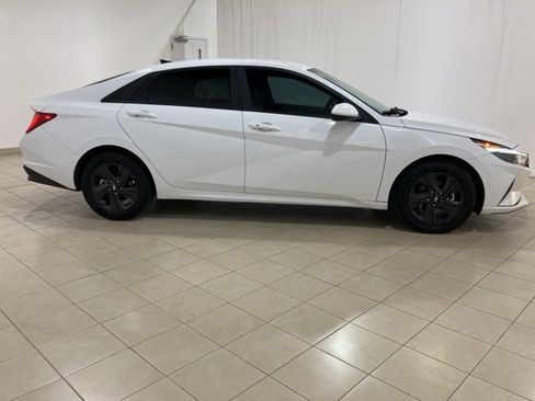 Used 2022 Hyundai Elantra Blue image 6
