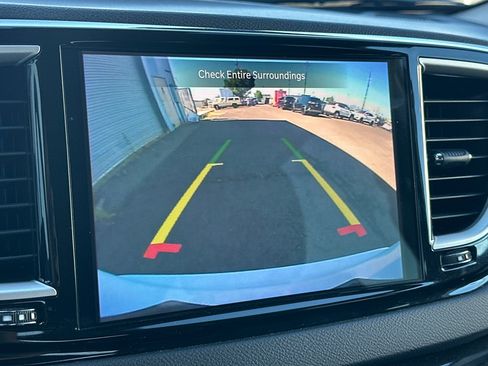 Used 2024 Chrysler Pacifica Touring-L FWD image 21