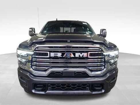 Used 2025 RAM 2500 Laramie AWD/4WD image 3