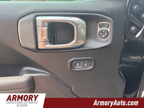 New 2025 Jeep Gladiator Sport image 8