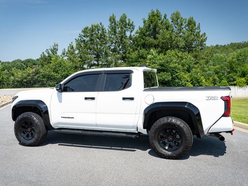 Used 2024 Toyota Tacoma TRD Off-Road w/ TRD Off Road Upgrade Package AWD/4WD image 7