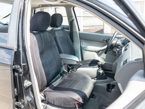 Used 2005 Ford Focus S FWD image 16
