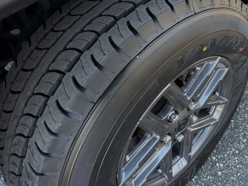 Used 2024 Jeep Wrangler Sport AWD/4WD image 16