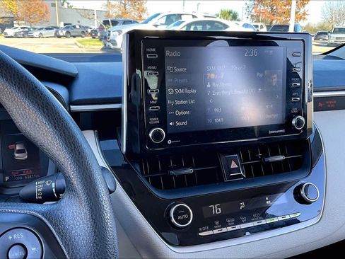 Used 2021 Toyota Corolla LE image 6