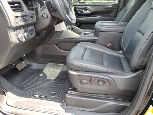 Used 2022 Chevrolet Tahoe Z71 w/ Luxury Package AWD/4WD image 17
