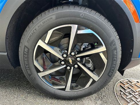 New 2026 Chevrolet Equinox EV LT image 9