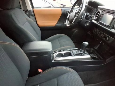 Used 2018 Toyota Tacoma SR5 image 3