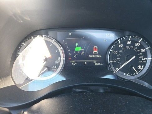 Used 2021 Toyota Highlander XLE AWD/4WD image 2