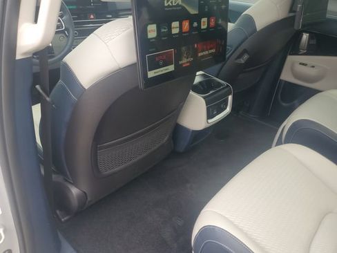 Used 2025 Kia Carnival SX Prestige FWD image 10