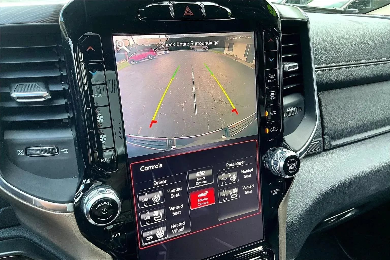 Used 2019 RAM 1500 Laramie AWD/4WD image 22