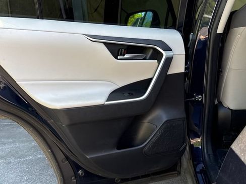 Used 2021 Toyota RAV4 XLE w/ XLE Grade Weather Package AWD/4WD image 14
