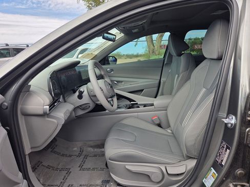 New 2025 Hyundai Elantra SEL image 15