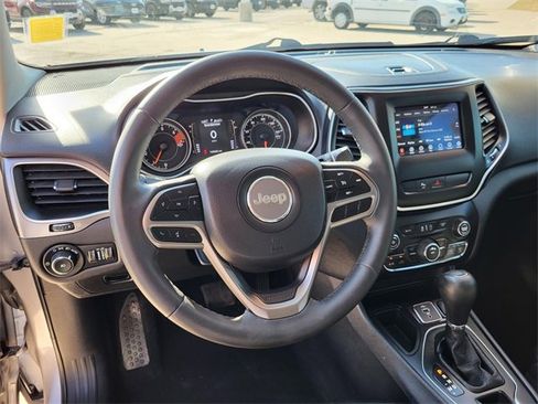 Used 2020 Jeep Cherokee Latitude Plus image 4