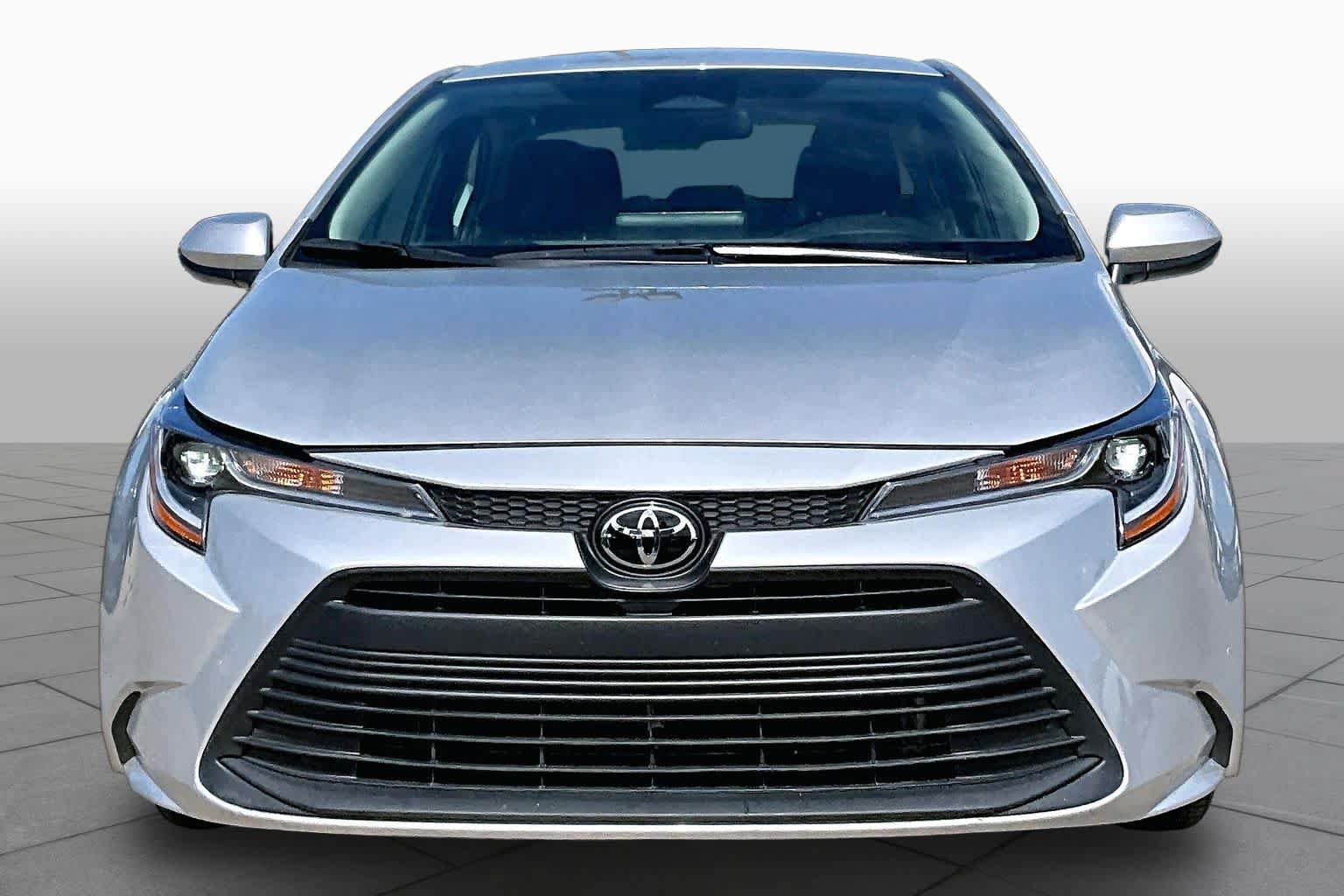 Used 2025 Toyota Corolla LE FWD image 4