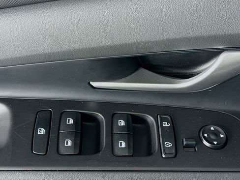 Used 2025 Hyundai Elantra SEL image 24