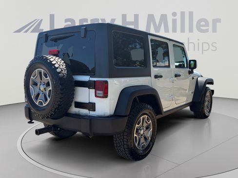Used 2017 Jeep Wrangler Unlimited Rubicon w/ Connectivity Group AWD/4WD image 5