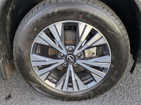 Used 2022 Nissan Rogue SV image 11