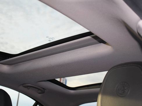 Used 2017 Alfa Romeo Giulia AWD image 15