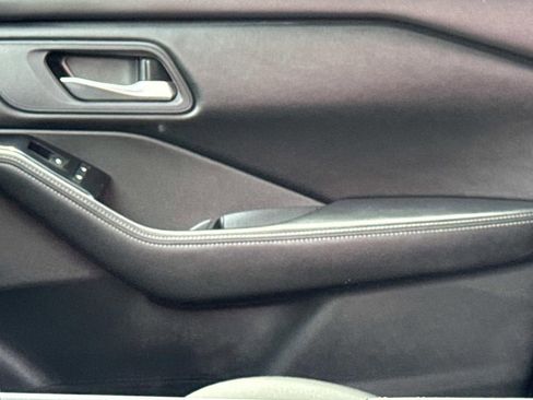 Certified 2024 Nissan Rogue SV FWD image 23