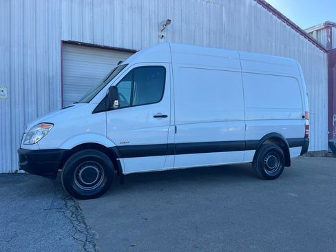Used 2010 Freightliner Sprinter 2500 image 8