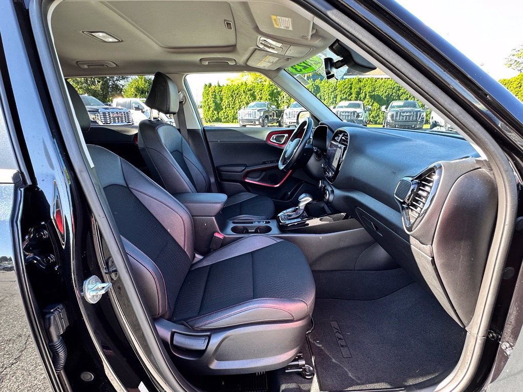 Used 2023 Kia Soul GT-Line w/ GT-Line Technology Package FWD image 12