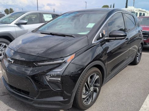 Used 2023 Chevrolet Bolt LT w/ Infotainment Package FWD image 3