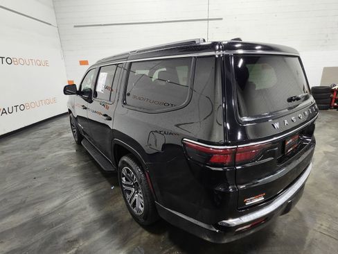 Used 2023 Jeep Wagoneer Series II image 19