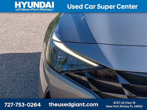 Used 2023 Hyundai Elantra Limited w/ Preferred Accessory Package FWD image 9