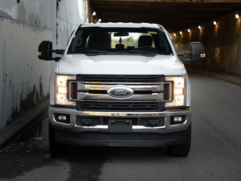 Used 2019 Ford F250 XLT w/ XLT Value Package image 2