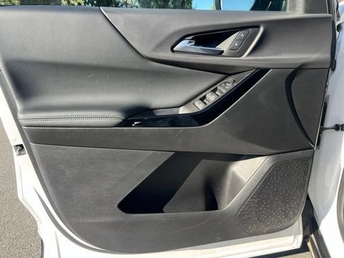 Used 2025 Chevrolet Equinox LT AWD/4WD image 16
