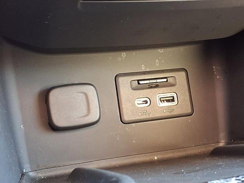 Used 2021 GMC Acadia Denali w/ Denali Technology Package image 26