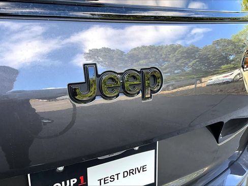 Used 2025 Jeep Grand Cherokee L Altitude RWD image 31