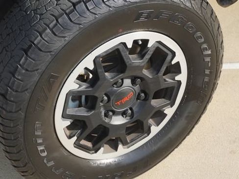 Used 2024 Toyota Tacoma TRD Off-Road AWD/4WD image 11