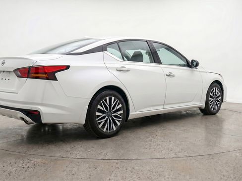 Used 2025 Nissan Altima 2.5 SV FWD image 9