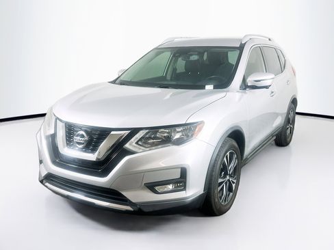 Used 2017 Nissan Rogue SL image 3