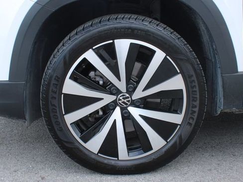 Used 2024 Volkswagen Taos SE FWD image 35