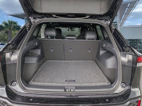 New 2026 Volkswagen Tiguan SE R-Line FWD image 13
