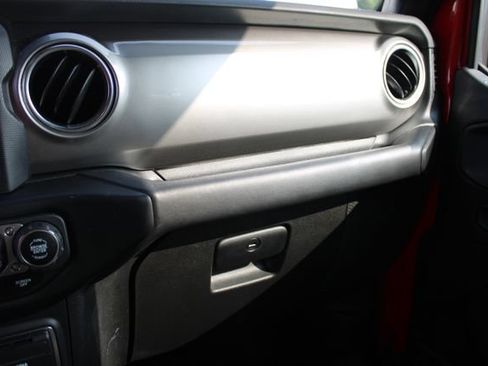 Used 2020 Jeep Wrangler Unlimited Sahara AWD/4WD image 19