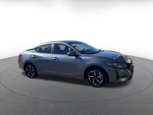 Used 2025 Nissan Sentra SV image 2