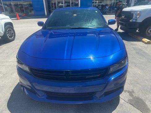Used 2020 Dodge Charger SXT RWD image 2
