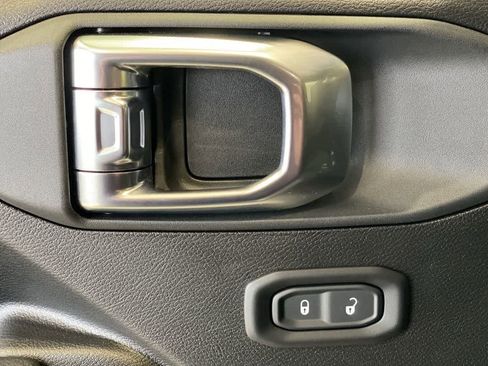 Used 2025 Jeep Wrangler Sport image 15